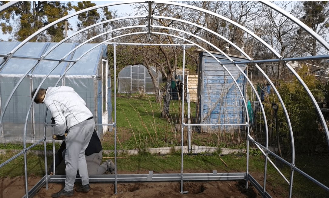 How to make a greenhouse with your own hands: key stages